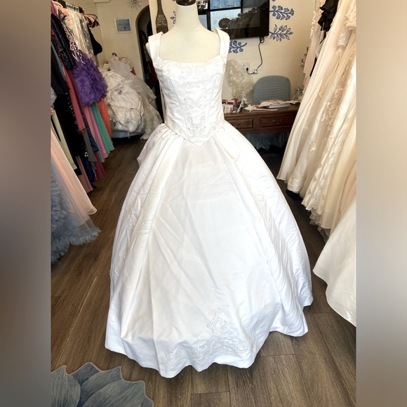 Vintage Maggie Sottero Wedding Dress - Picture 1 of 17